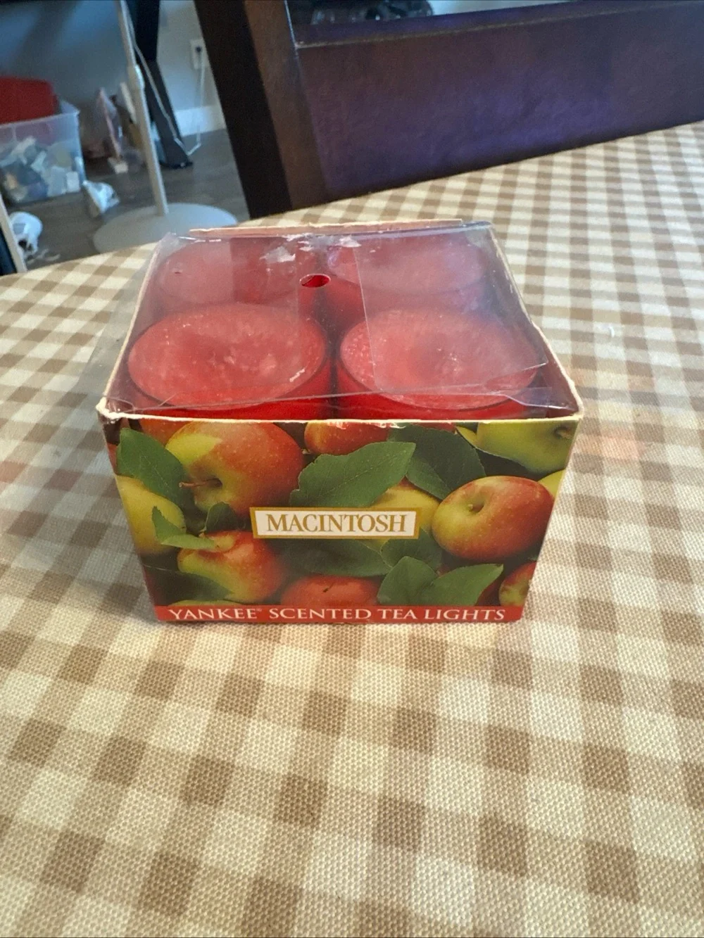 Yankee Macintosh Red Scented Tea Lights - 12 pack new